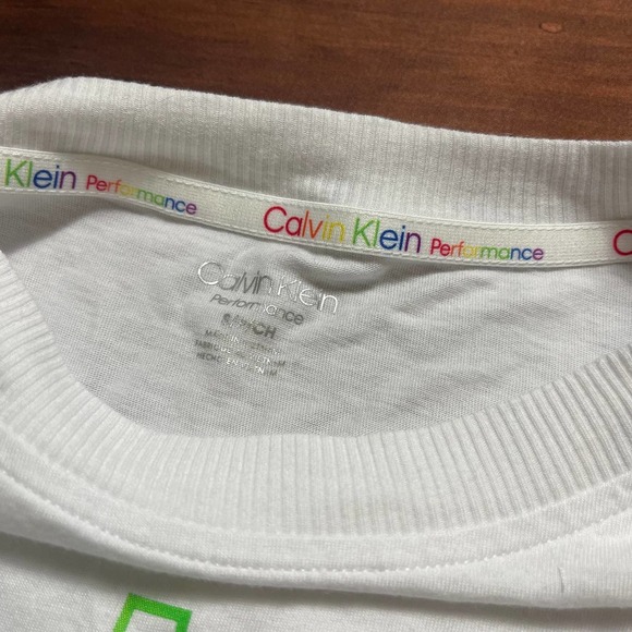 Calvin‎ Klein Performance Women's White Rainbow Logo Cropped Shirt Size S - Picture 4 of 6